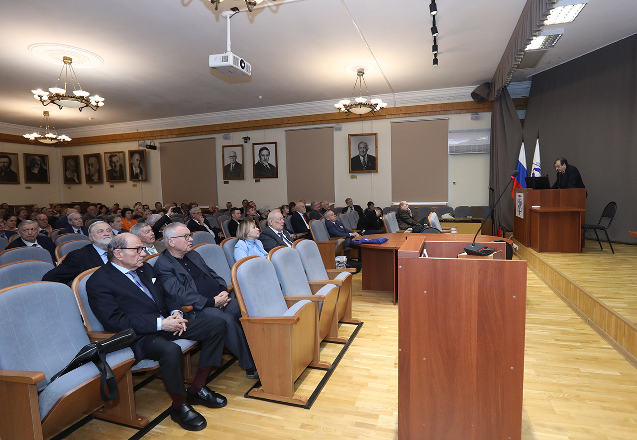 оклад заведующего лабораторией геоморфологии и тектоники дна океанов д.г.-м.н. С.Ю. Соколова