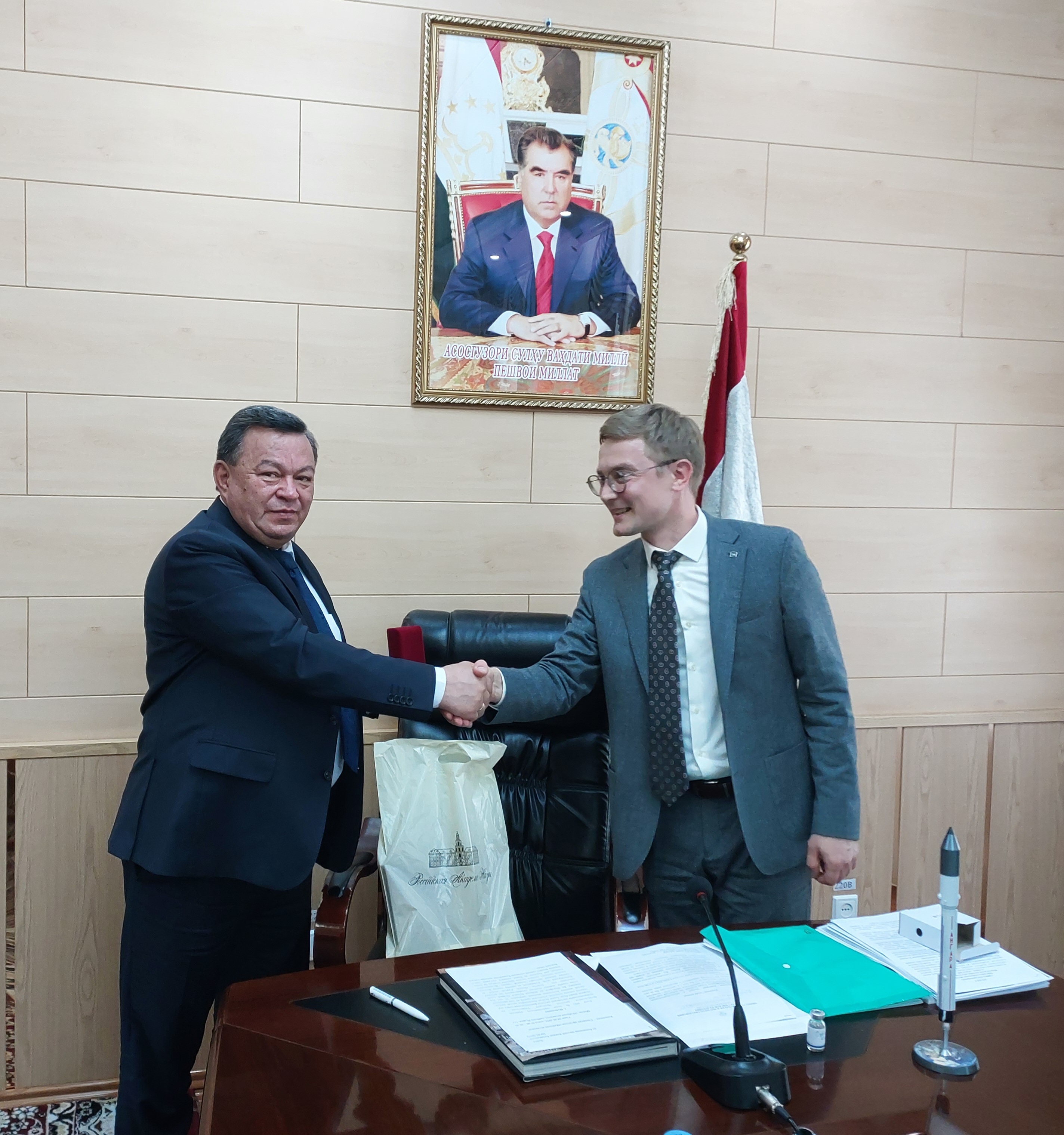 РАН укрепляет связи с учеными Таджикистана