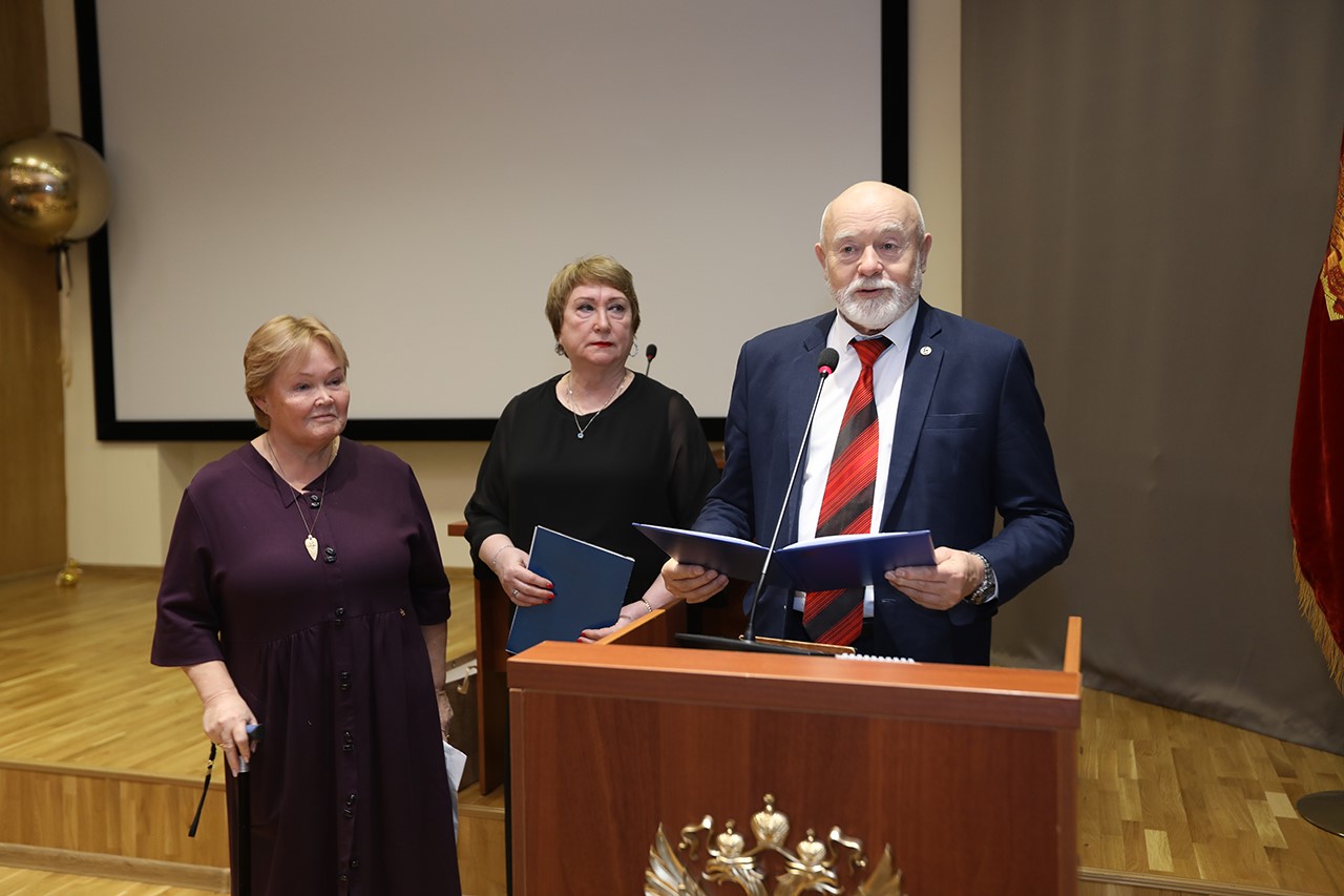 Делегация Сибирского отделения РАН во главе с заместителем председателя СО РАН академиком РАН Н.П. Похиленко