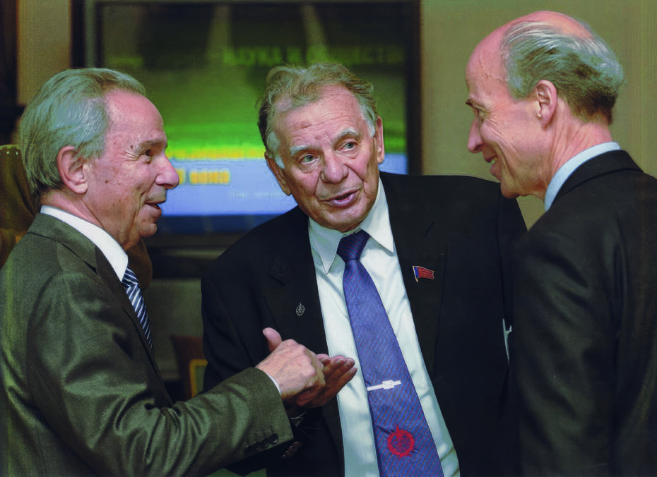 Академики Юрий Наточин, Жорес Алфёров и лауреат Нобелевской премии Роджер Корнберг