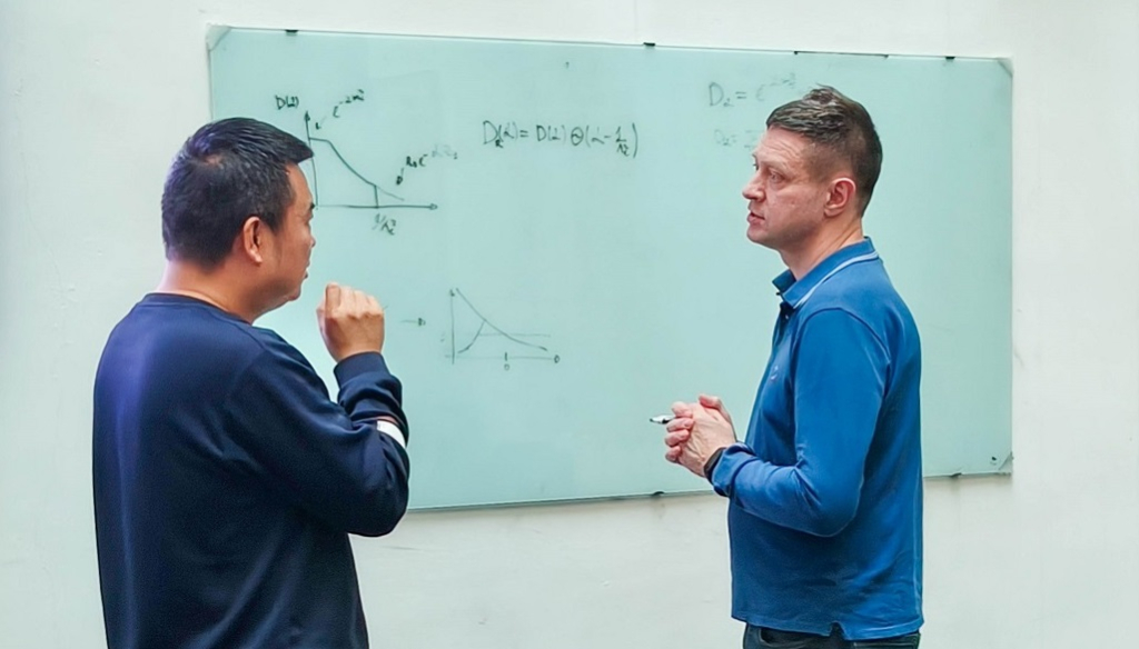 Российские и китайские учёные предложили новый подход к моделированию поведения кварков