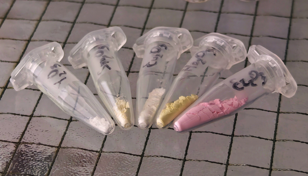 Образцы оксидов редкоземельных элементов