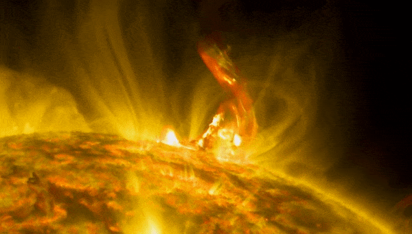 Вспышка на солнце. Анимированное архивное фото