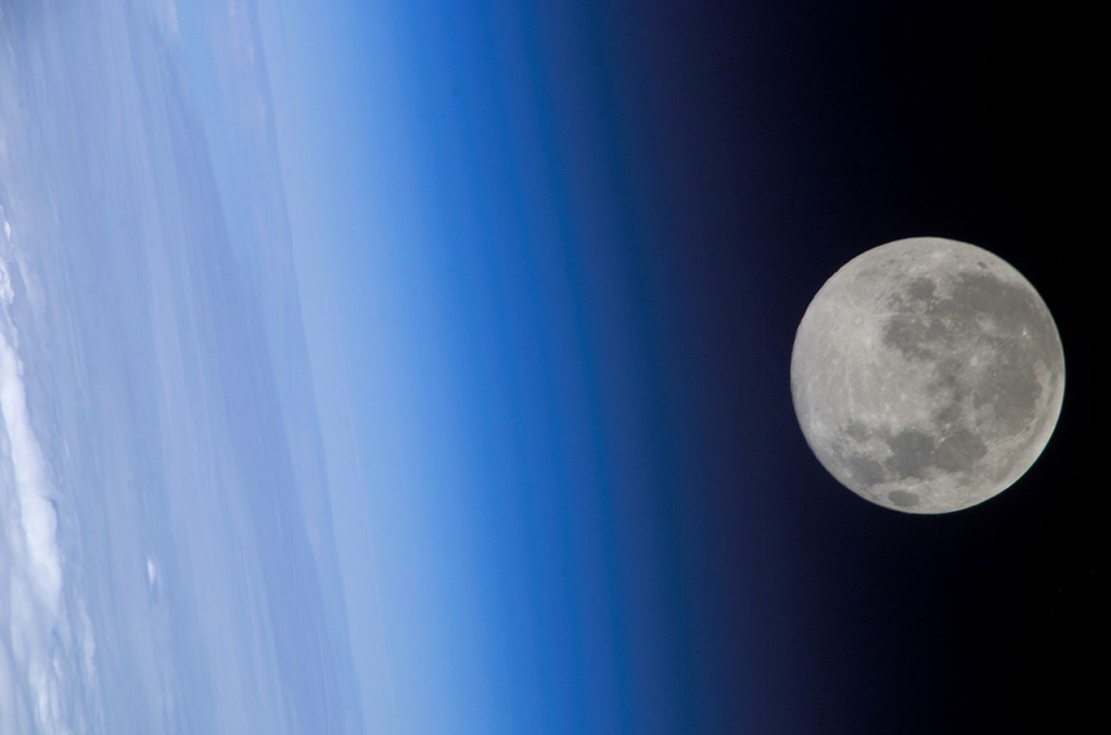 Разработка технологий добычи полезных ископаемых на Луне