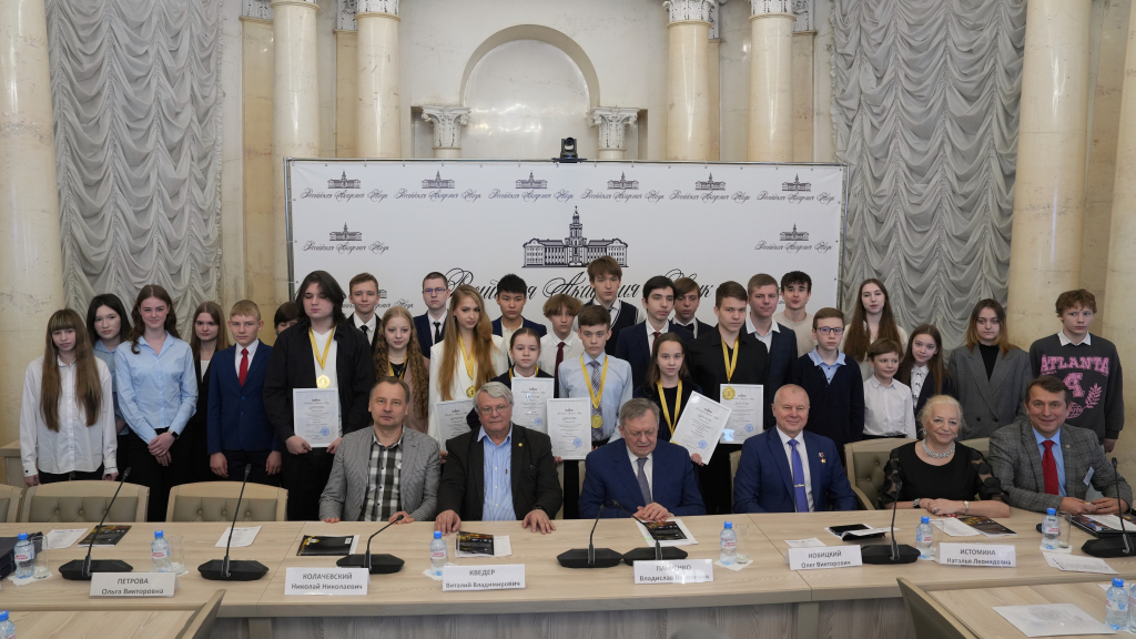 Победителей и призёров Всероссийской викторины юных физиков наградили в РАН