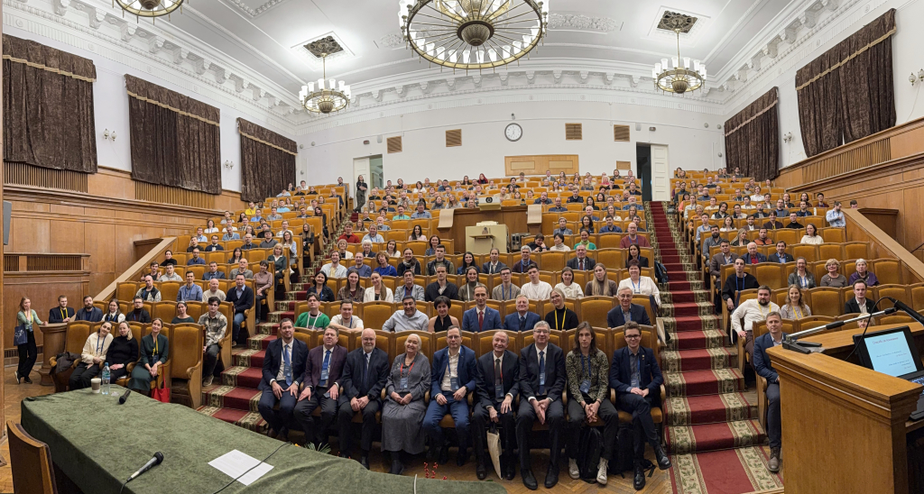 ИИ помогает открывать вещества и материалы: прошла вторая конференция по искусственному интеллекту в химии
