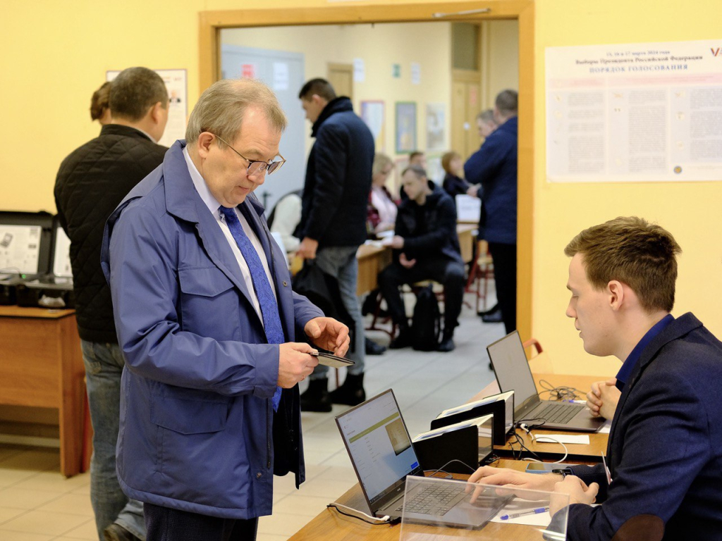 Глава РАН Геннадий Красников проголосовал на выборах Президента России