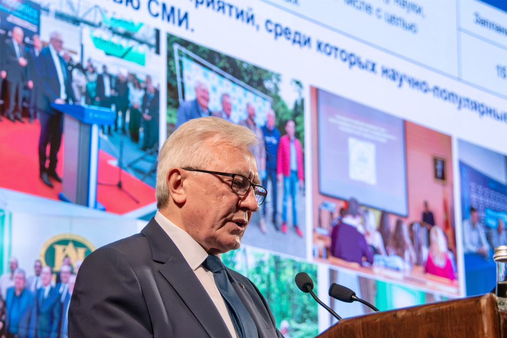 Доклад о работе Дальневосточного отделения РАН представил председатель ДВО РАН