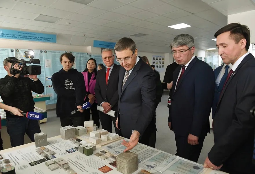 Глава Минобрнауки посетил вузы и институты РАН в Бурятии.