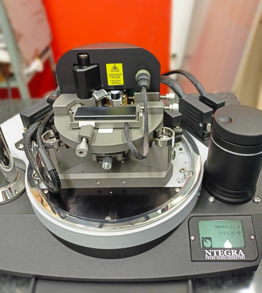 Применение атомно-силового микроскопа для исследование скирмионов, пироэлектриков и поверхностных свойств кристаллических плёнок