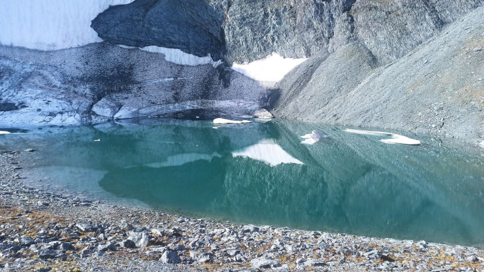 Получены первые результаты бурения ледника ИГАН