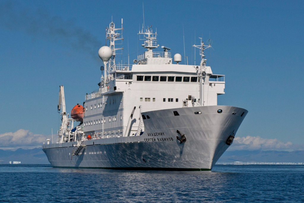 Научно-исследовательское судно «Академик Сергей Вавилов», с которого производили наблюдения