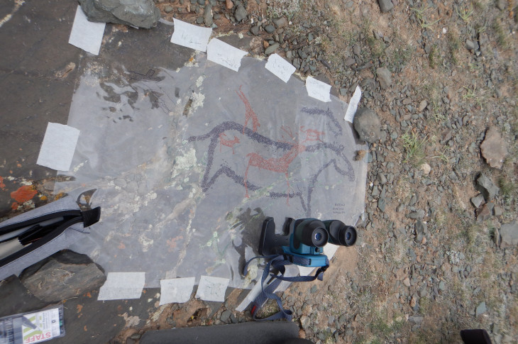 Снятие петроглифов на памятнике Бага-Ойгур-5 (правый берег)