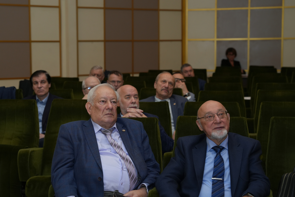 Развитие наблюдательной сейсмологии и уроки землетрясения на Камчатке обсудили в РАН