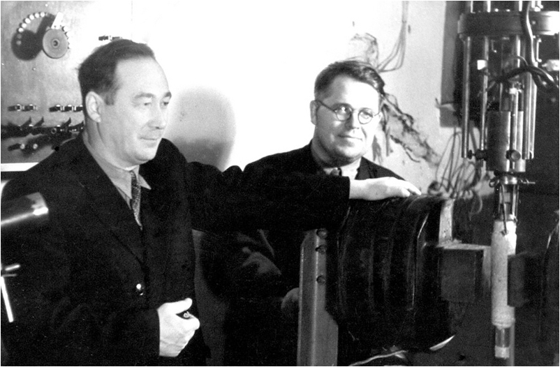 Л. В. Киренский и Н. И. Судаков в магнитной лаборатории