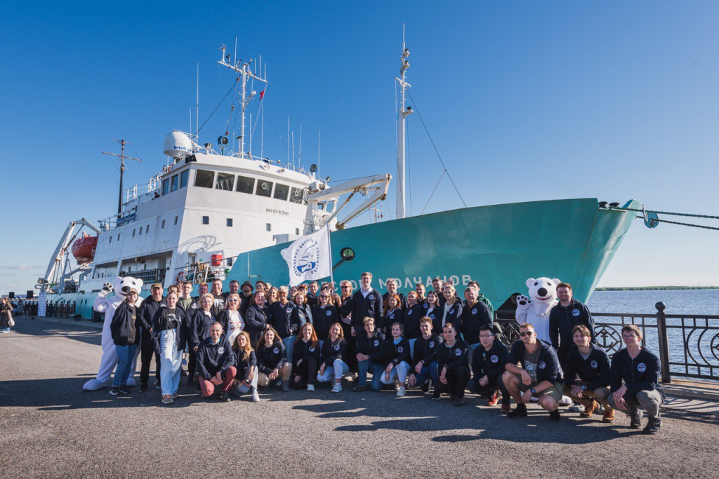 «Арктический плавучий университет-2024» с учёными РАН отправился в экспедицию в Северный Ледовитый океан  