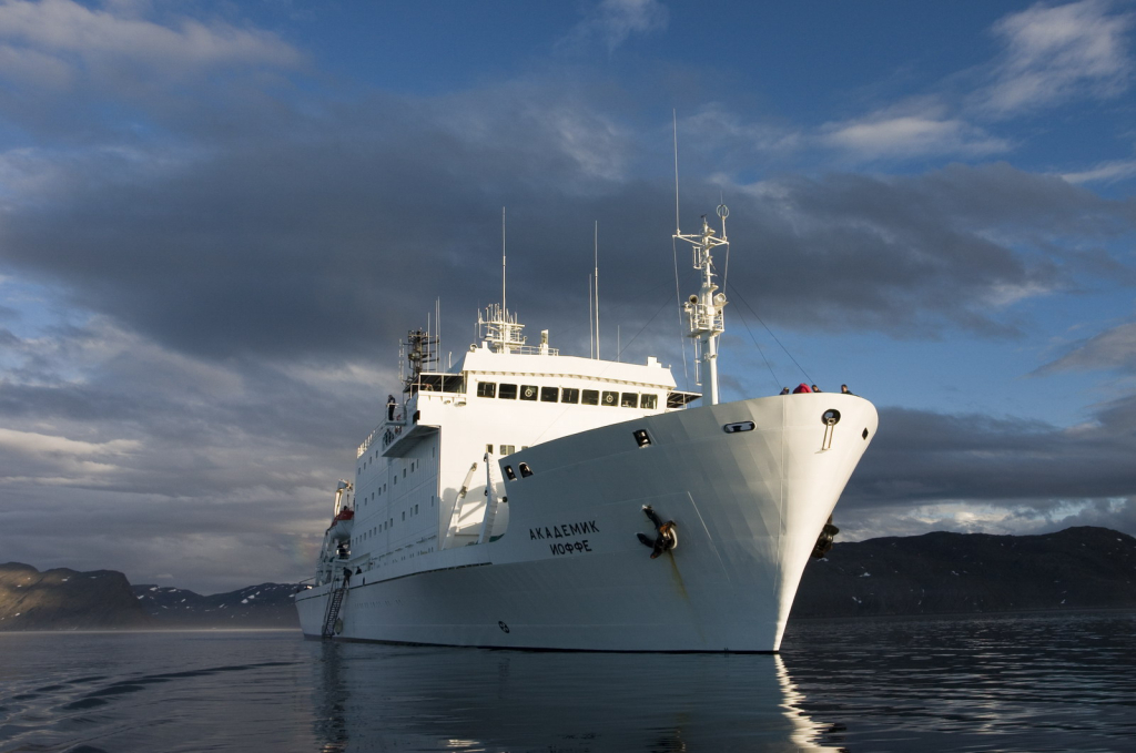 «Академик Иоффе» отправился в двухмесячную экспедицию в западную тропическую Атлантику