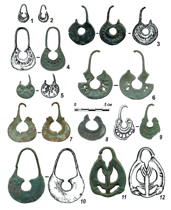 Калачевидные височные подвески из могильника Вак-Кур. Тип 2 (литые). Материал: все — медный сплав (7, 8 — с посеребрением)