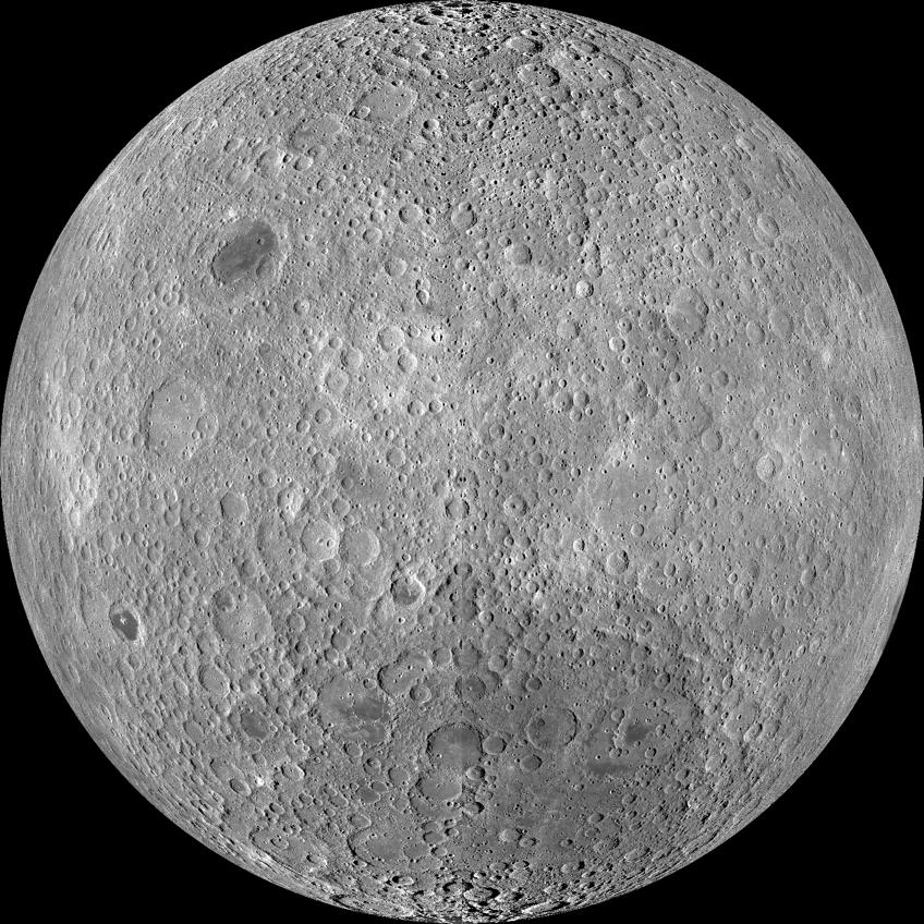 Мозаика снимков, полученных камерой WAC на обратную сторону Луны. Видно, что поверхность покрыта многочисленными ударными кратерами диаметром в десятки и сотни километров. Большая их часть была образована примерно 4 млрд лет назад, когда на Луне, Земле и в целом в Солнечной системе была интенсивная метеоритная бомбардировка.