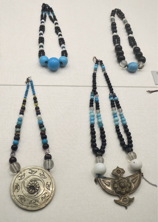 Тамасай и ситоки (с. Сираои). Фрагмент экспозиции МАК. Фото автора, 2014 г.