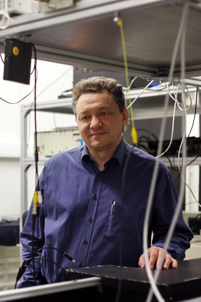 Заведующий лабораторией ИФП СО РАН доктор физико-математических наук профессор РАН Олег Терещенко