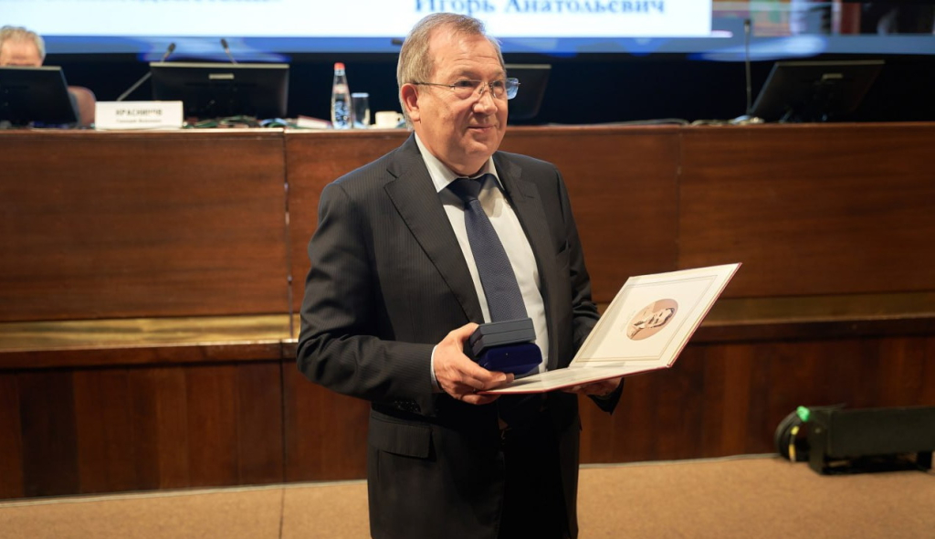 На Общем собрании членов РАН вручены золотые медали имени выдающихся учёных