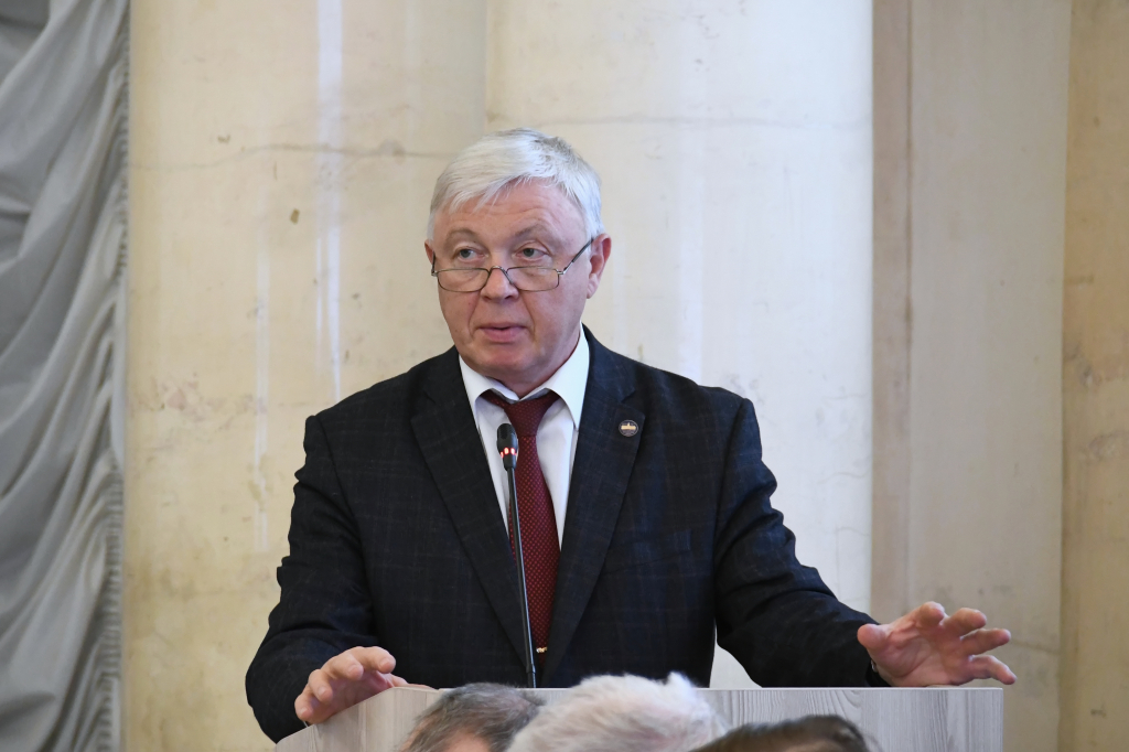 Академик Игорь Решетов на заседании научного совета РАН «Биомедицинская физика и инженерия», заместителем председателя которого он является