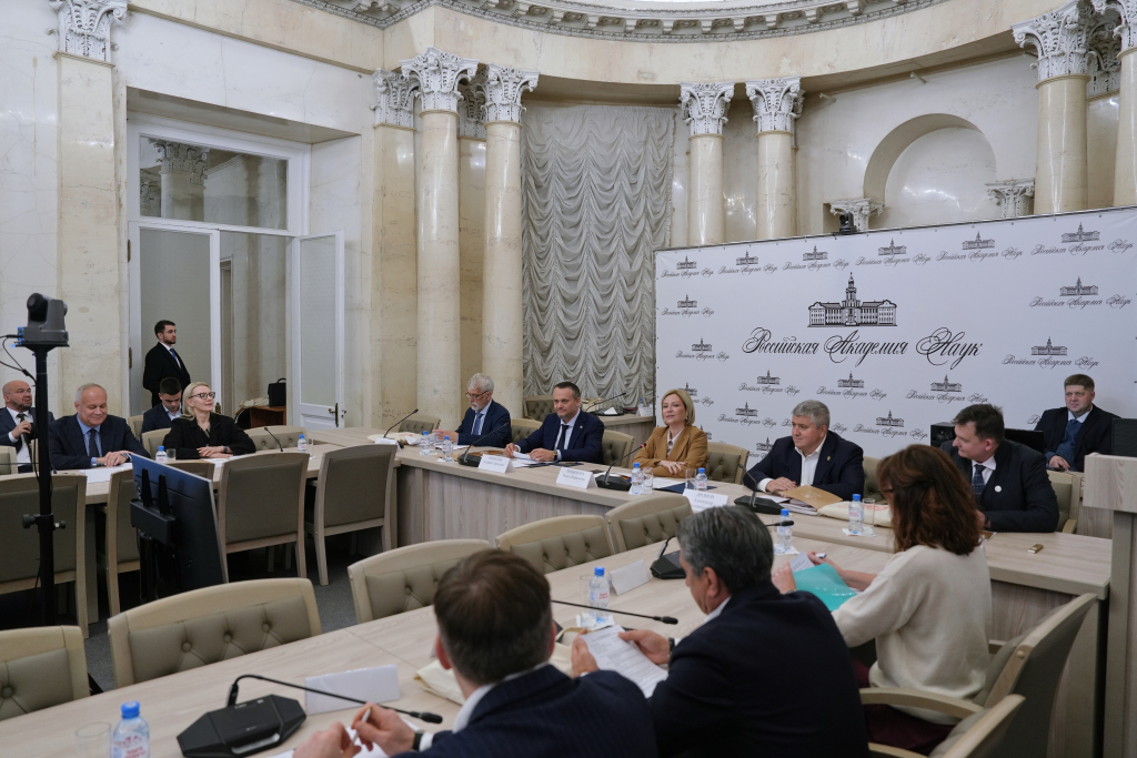 Сокровищница древнерусского наследия: в РАН состоялось заседание Попечительского совета Новгородского музея-заповедника