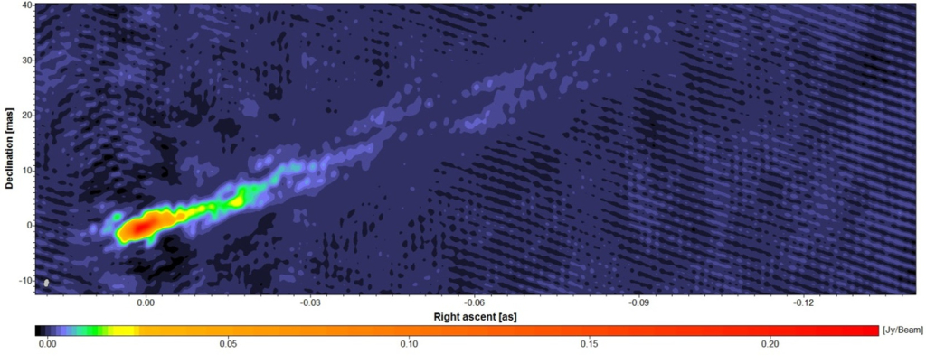 Изображение джета в галактике М87 (обсерватория Радиоастрон, частота: 1668 МГц)