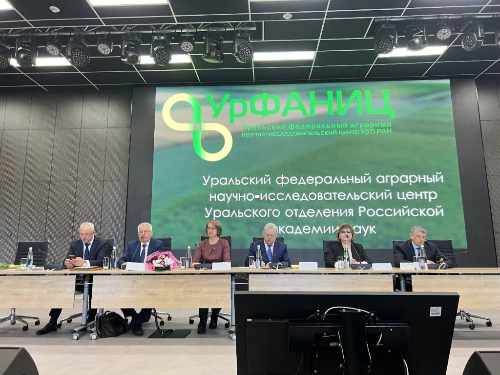 Заместитель президента РАН Пётр Чекмарев принял участие в агротехнологическом форуме в Екатеринбурге