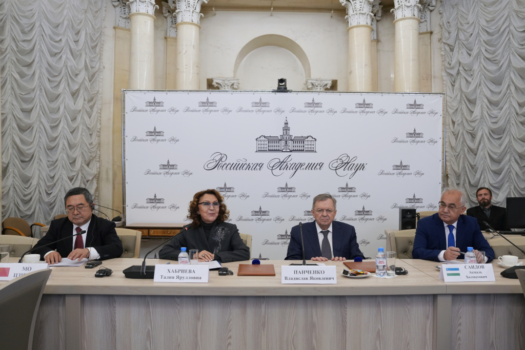 В РАН вручили дипломы новым иностранным членам Академии 