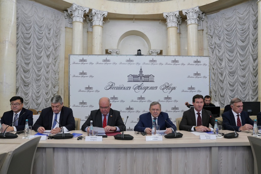 «Единое понимание итогов войны». В РАН открылся международный круглый стол в честь 80-летия Победы