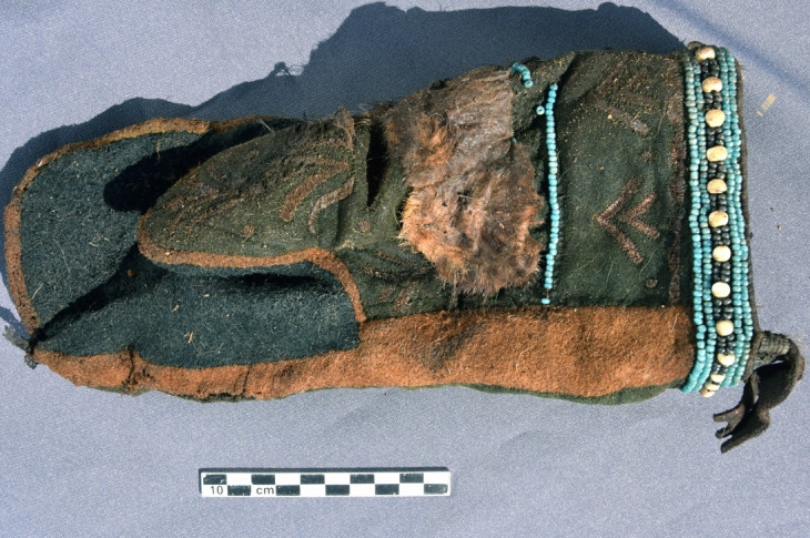 Рукавица из погребения Ус-Сэргэ-1