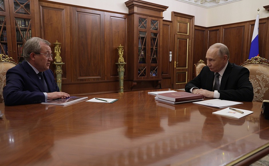 Встреча президента России Владимира Путина с президентом РАН Геннадием Красниковым