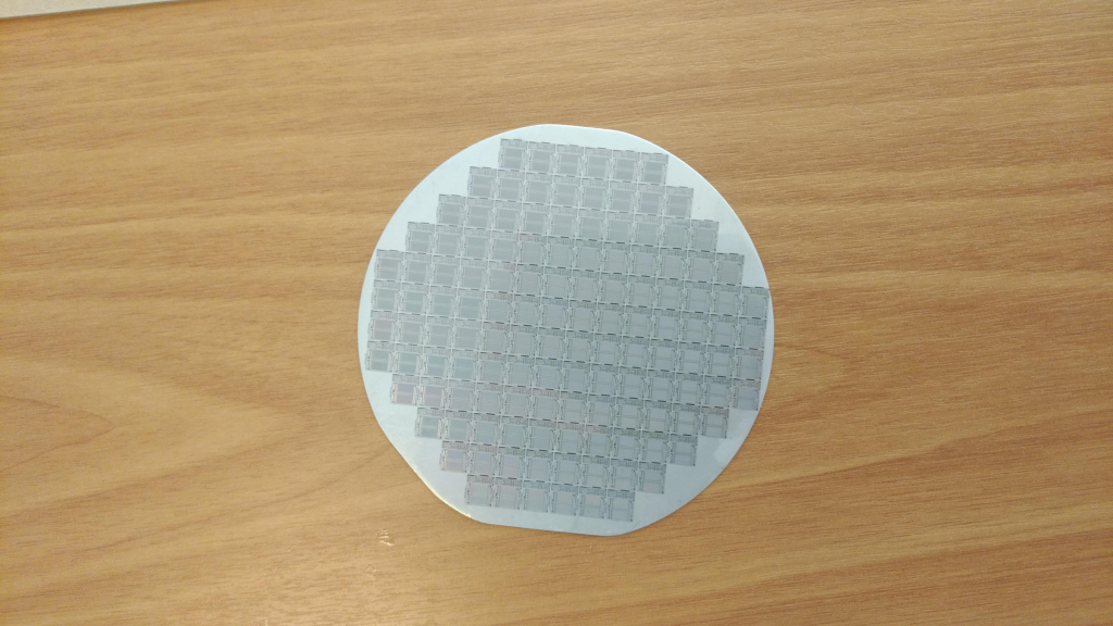 Тестовые матрицы памяти на кремниевой пластине