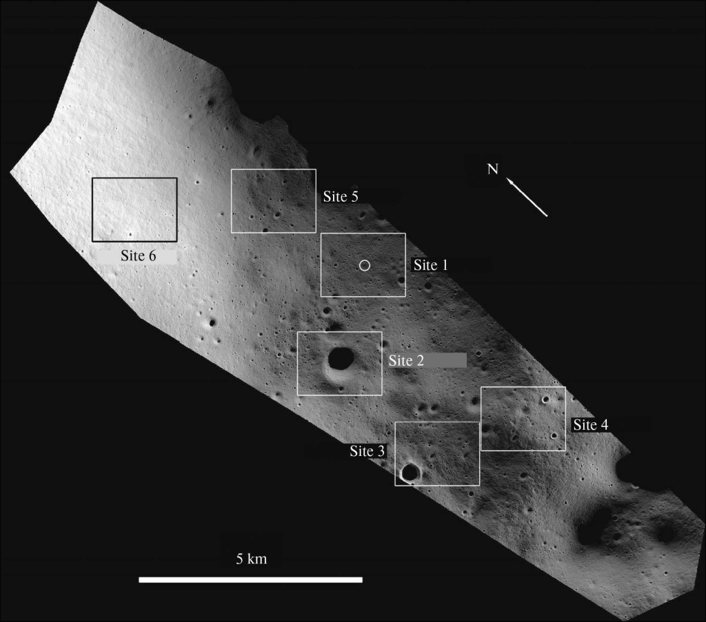 Рис. 2. Мозаика ShadowCam снимков по Fassett et al. (2024) с нанесёнными границами участков исследований. Место удара в эксперименте LCROSS — белый кружок в центре участка исследований 1