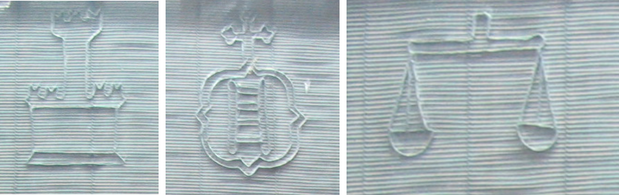 Примеры филиграней на сетках для изготовления бумаги. Фотография сделана Е.В. Ухановой (ГИМ) на старейшей в Европе бумажной мельнице в Фабриано (Италия)