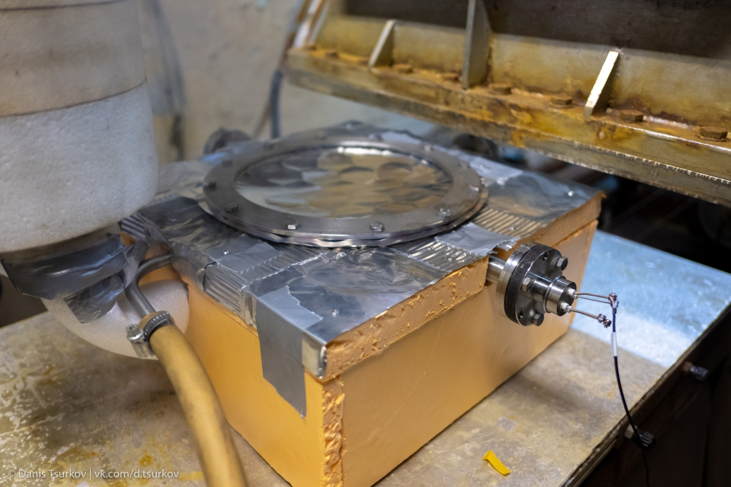 Климатическая камера для моделирования условий Марса и Европы при облучении