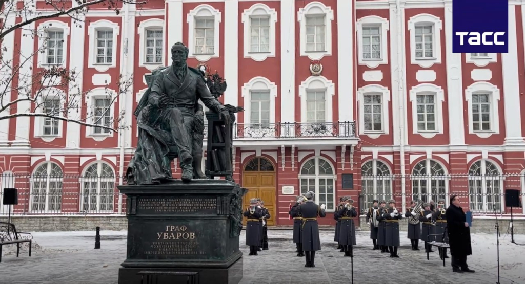 В Санкт-Петербурге открыли памятник президенту Императорской академии наук Сергею Уварову