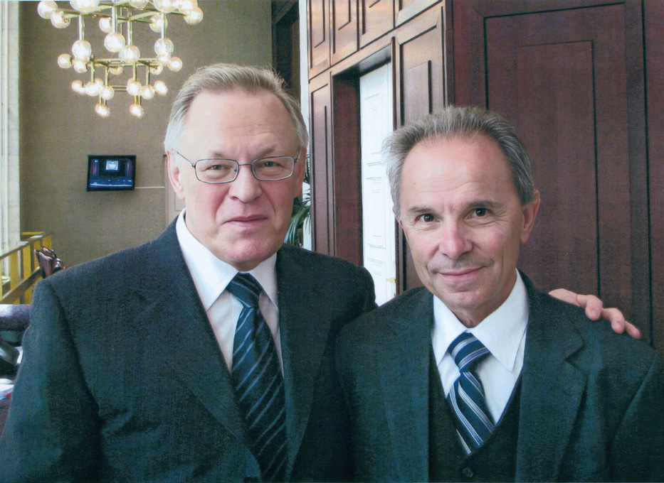 Академики РАН Юрий Осипов и Юрий Наточин