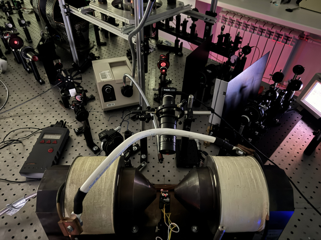 Часть экспериментальной установки по исследованию переключения магнитных материалов лазерными импульсами в лаборатории физики ферроиков ФТИ РАН