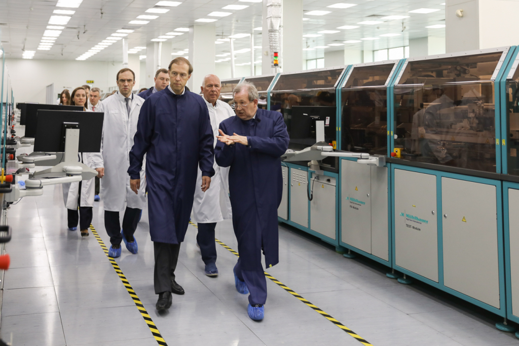 «Микроэлектроника – одна из самых наукоёмких и капиталоёмких отраслей», - Денис Мантуров посетил НИИМЭ и завод «Микрон»