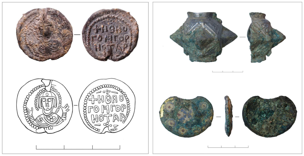 Слева: печать с изображением Богоматери Оранты и греческой благопожелательной надписью. Справа: булава  и фрагмент колта с эмалевым декором