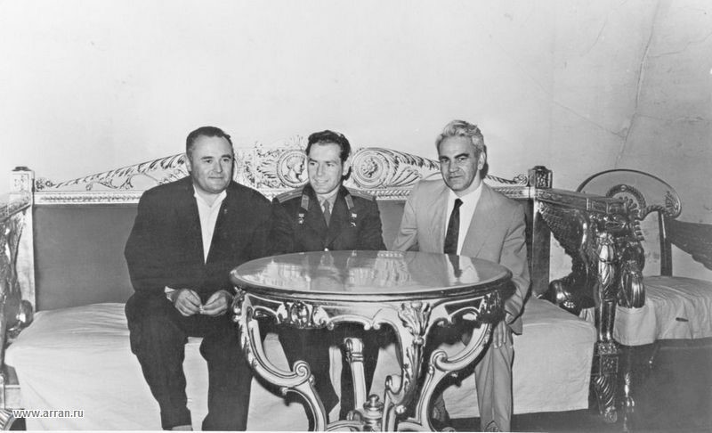 Слева направо: главный конструктор С.П. Королёв, космонавт № 2 Г.С. Титов Г.C. и президент АН СССР академик М.В. Келдыш в Президиуме АН СССР, 11.08.1965