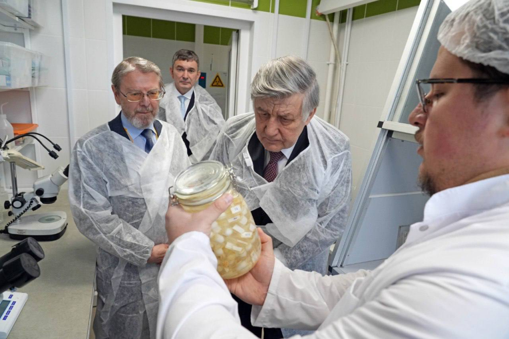 Представители РАН осмотрели лабораторный комплекс ВНИРО
