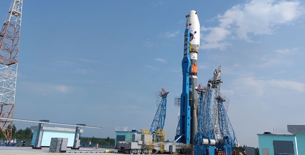 Ракета «Союз-2.1б» с автоматической станцией «Луна-25» вывезена на стартовый комплекс Восточного