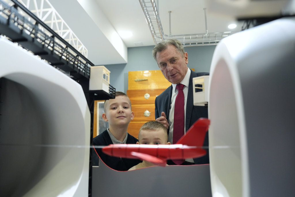  Академик Сергей Чернышев подарил новогоднее чудо участнику акции «Ёлка желаний»