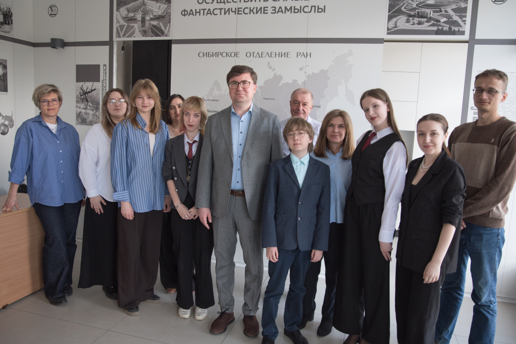  В СО РАН поздравили школьников — победителей конкурса эссе