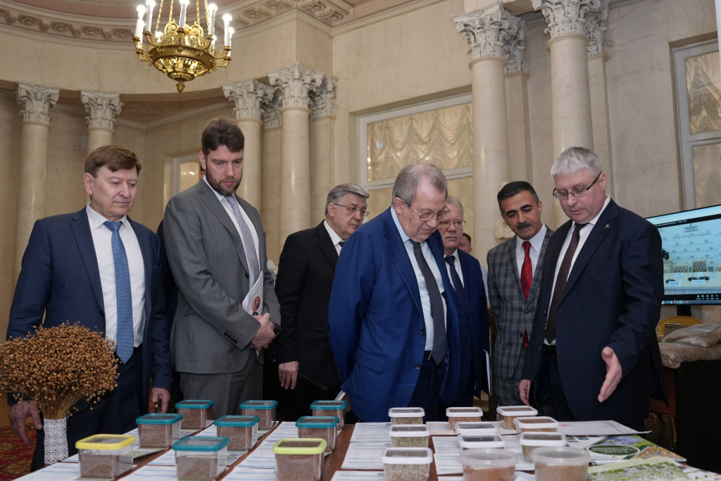 В РАН обсудили научное обеспечение развития производства лубяных культур