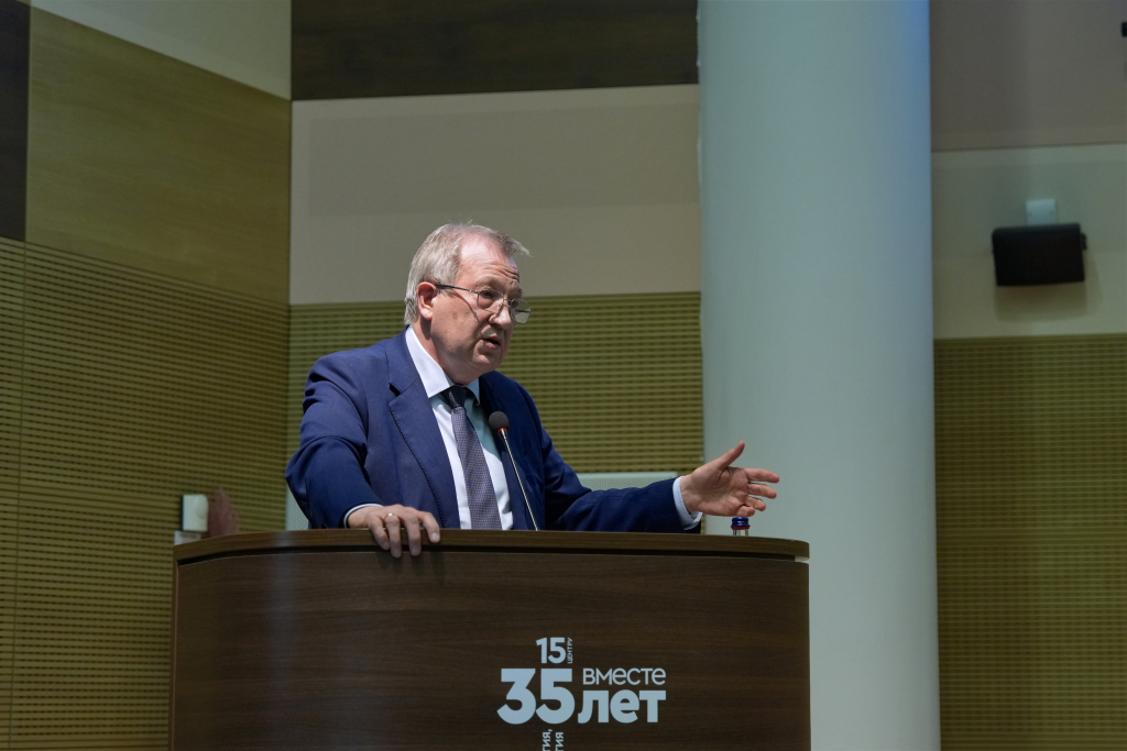  «Двадцать триллионов транзисторов на одном чипе»: президент РАН о возможностях, меняющих детскую онкологию
